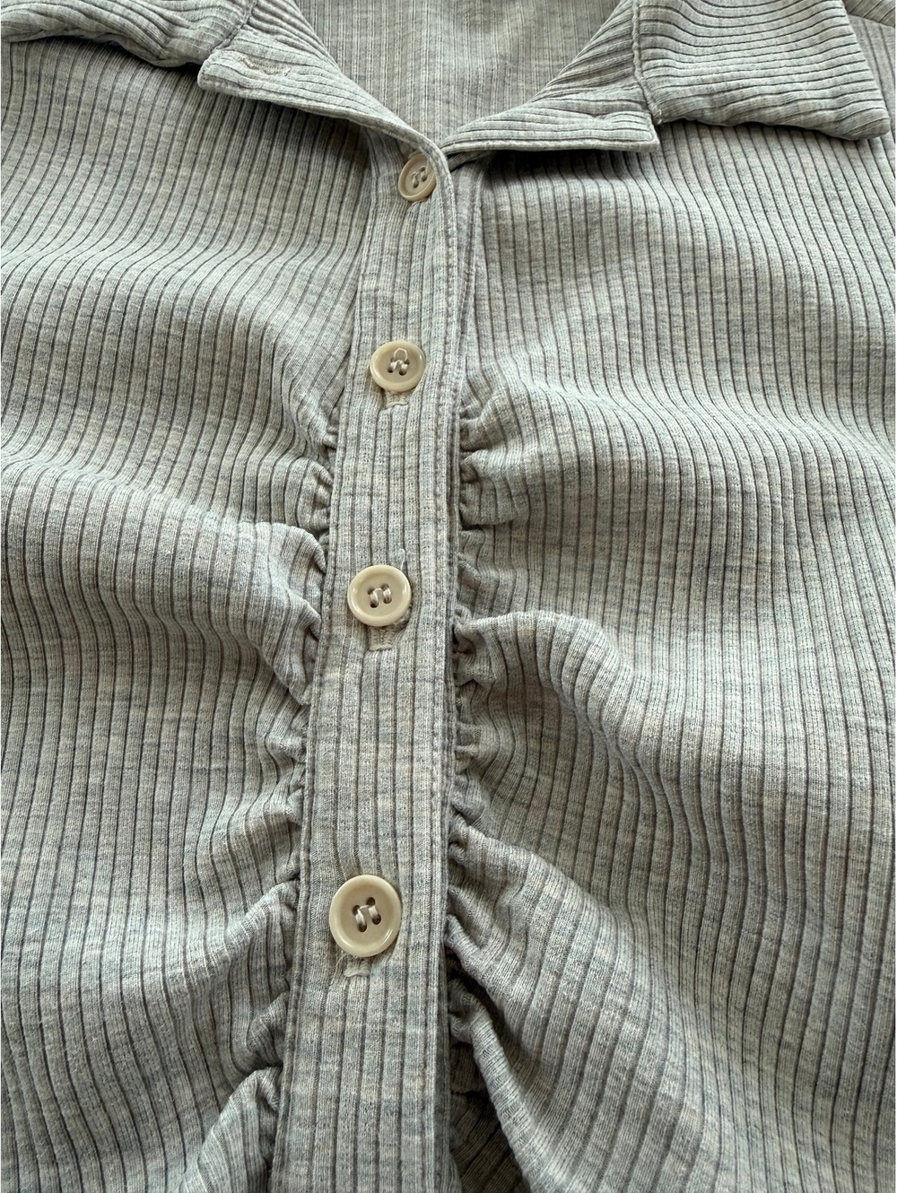 Reformation Gray Ribbed Ruched Button Front Collared Top XS - Picture 4 of 10